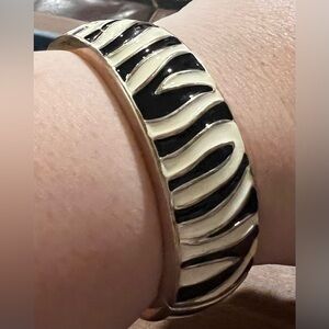 VTG New York & Company Enamel Zebra Print Bangle Cuff Bracelet Hinged Clamp Y2K